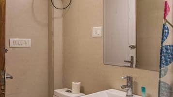 Shared Dormitory, 3 Bedrooms, Smoking | Bathroom