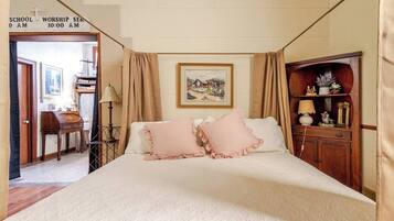 2 bedrooms, desk, iron/ironing board, travel crib