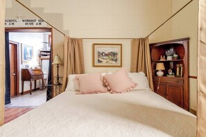 2 camere, una scrivania, ferro/asse da stiro, culla da viaggio