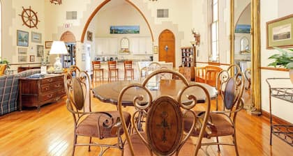 Trinity Hill Bed & Breakfast - In Missouri Wine Country