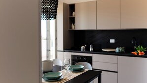 A modern kitchen with a dining area. - Moments by Monholiday (Monopoli)
