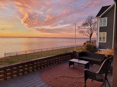On the Water Spacious Comfortable Historic Home 