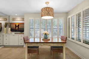 Apartment, Mehrere Betten (Hidden Dunes Beach Cottage 162) | Speisen