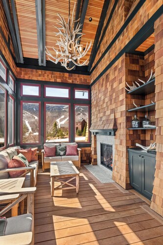 NEW LISTING!! Amazing Spruce Peak Home, Everything Needed For a Luxury Vacation 