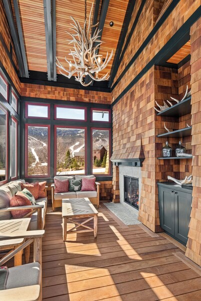 NEW LISTING!! Amazing Spruce Peak Home, Everything Needed For a Luxury Vacation 