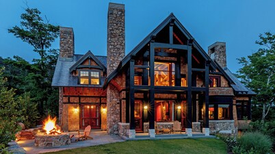 NEW LISTING!! Amazing Spruce Peak Home, Everything Needed For a Luxury Vacation 