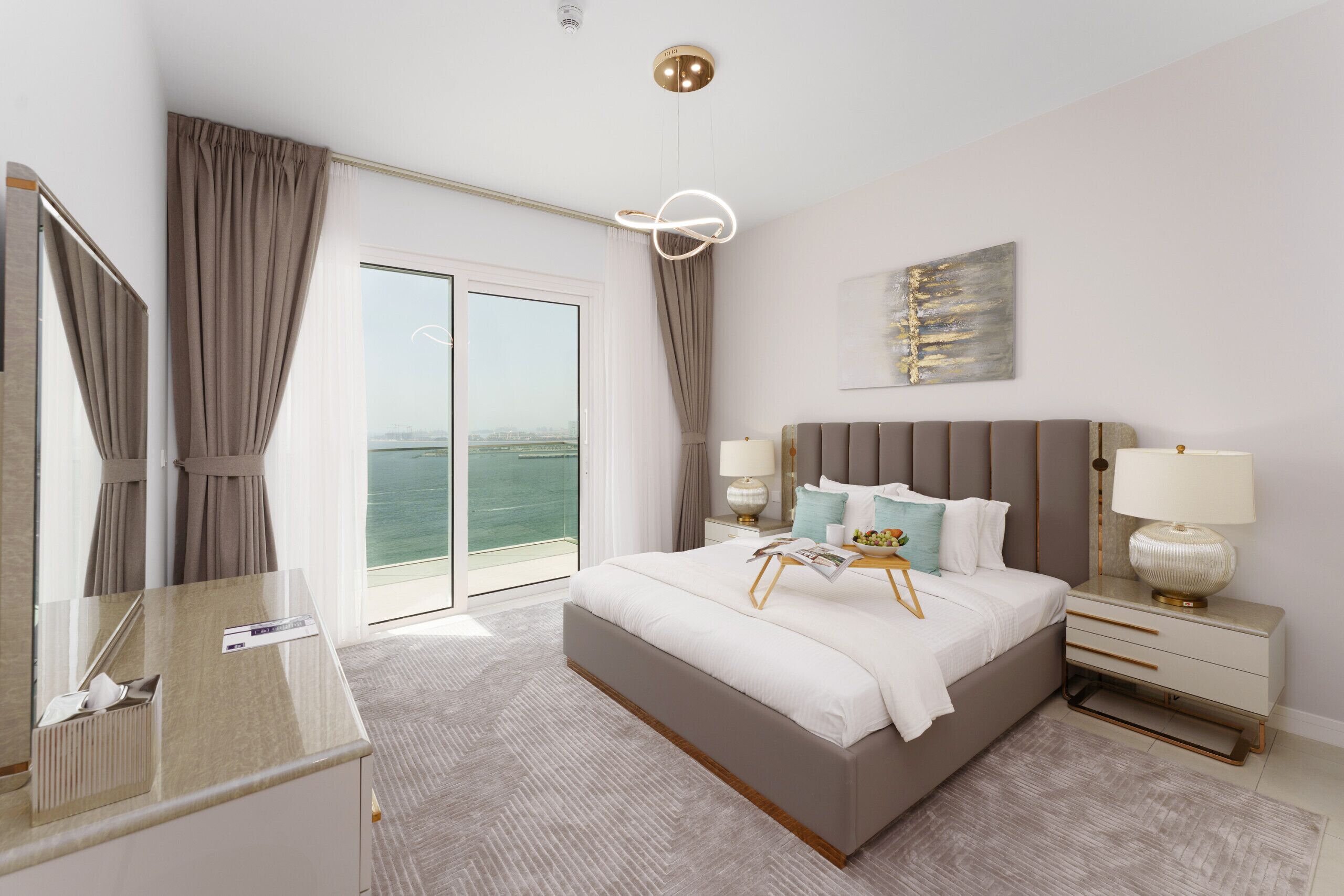 2 chambres, coffres-forts dans les chambres, fer et planche à repasser