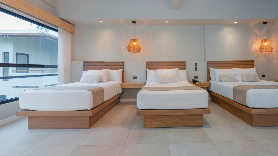 Mirasurf Hotel & Waves