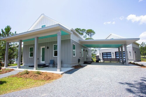 Starry Night: 3,800 sqft, 1-min to Beach! - Resort Pool, Dog Friendly!