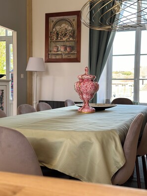 Dining - Jolie de Maison de Campagne Juste en Face du Château de Montigny sur Aube (Montigny-sur-Aube)