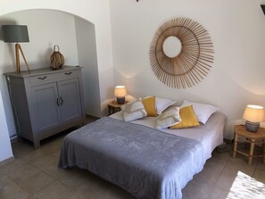 4 habitaciones, tabla de planchar con plancha y wifi