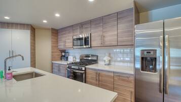 Condo, 1 Bedroom | Private kitchen | Cookware/dishes/utensils