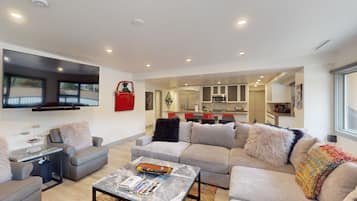 Condo, 4 quartos | Área de estar