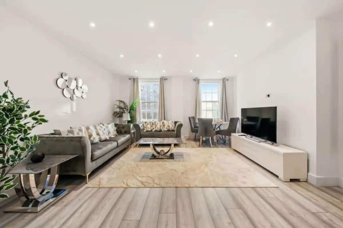 Classic Apartment, 2 Bedrooms | Living area