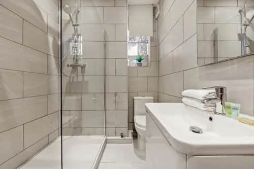 Appartement Classique, 2 chambres | Salle de bain