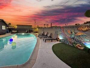 Pool - Old Town, Single story w/Pool, Bunk Beds, Bocce, Putt-Putt, & Pool Table! (Scottsdale)