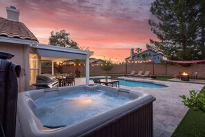 Terrace/patio - Sun-Kissed Scottsdale Sanctuary, Heated Pool, Spa, Putt-Putt, Bocce, Bowling! (Scottsdale)