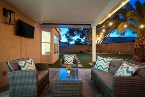 Terrace/patio - Sun-Kissed Scottsdale Sanctuary, Heated Pool, Spa, Putt-Putt, Bocce, Bowling! (Scottsdale)