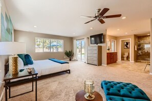 6 camere, una scrivania, ferro/asse da stiro, culla da viaggio