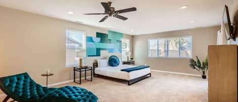 6 bedrooms, desk, iron/ironing board, travel crib