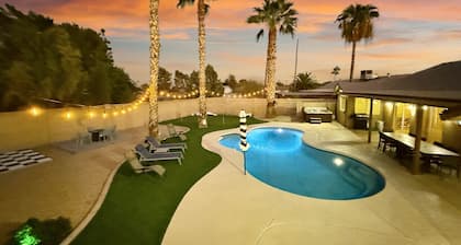 Heated Pool, Spa, Putt-Putt, Theatre & Game Room, 2 Kitchens!