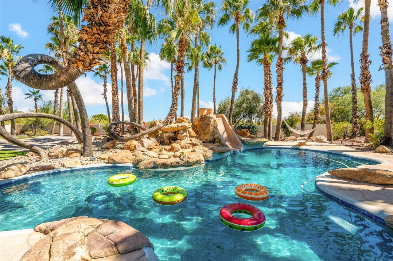 حمّام سباحة مُدفَّأ