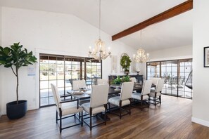 Dining - Multi-Million Dollar Estate, Pickle Ball, Heated Pool, Spa, B-Ball, Putt-Putt (Phoenix)