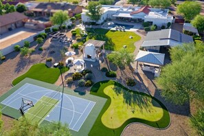 Sport court - Multi-Million Dollar Estate, Pickle Ball, Heated Pool, Spa, B-Ball, Putt-Putt (Phoenix)