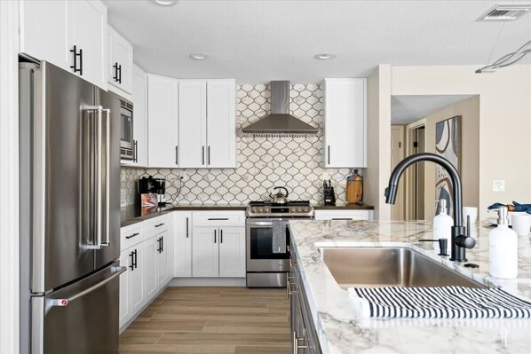 Fridge, microwave, oven, stovetop