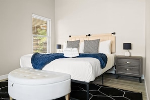 7 bedrooms, desk, iron/ironing board, travel cot