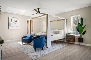 7 Schlafzimmer, Schreibtisch, Bügeleisen/Bügelbrett, Reisekinderbett