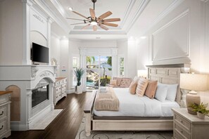 6 Schlafzimmer, Schreibtisch, Bügeleisen/Bügelbrett, Reisekinderbett