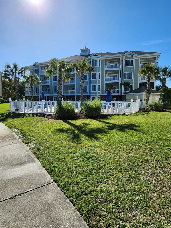 Exterior - 2 miles from the ocean, family sized 1st floor condo, sleeps 4. (Myrtle Beach)