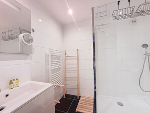 Douche, séchoir à cheveux