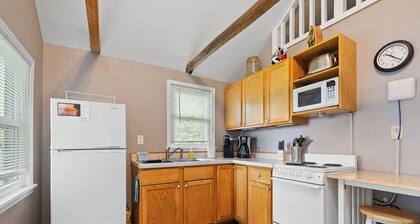 Tiger Lily Cabin on Kangaroo Lake- Dog Friendly, playground, fire pit