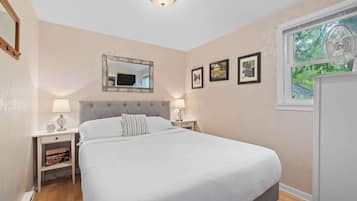 1 bedroom, iron/ironing board, WiFi (free), bed sheets