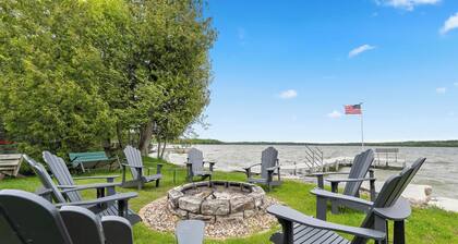 Tiger Lily Cabin: Sunset Shores Kangaroo Lakefront