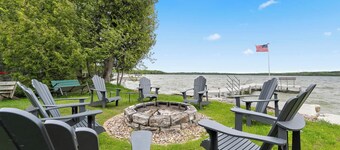 Tiger Lily Cabin: Sunset Shores Kangaroo Lakefront