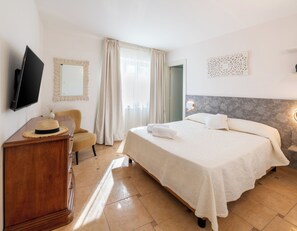 3 habitaciones, tabla de planchar con plancha, cuna de viaje y wifi 