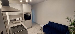 Basic Apartment, 1 Bedroom | Private kitchen | Fridge, oven, stovetop, toaster - 1 Bdr Modern Living in The Old Bank Hse (Market Rasen)