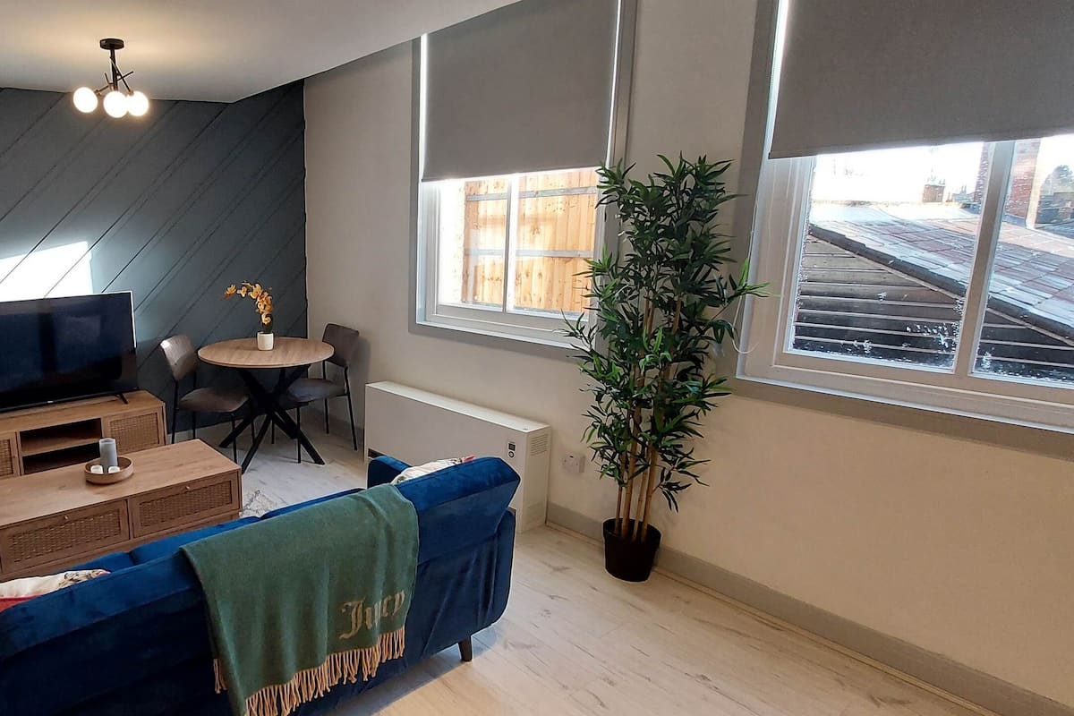 Basic Apartment, 1 Bedroom | Living area | 42-inch Smart TV with digital channels, Netflix, streaming services