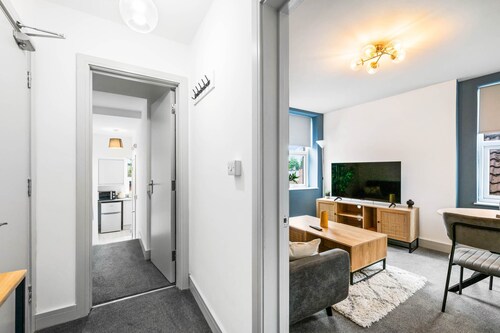 1 Bdr Modern Living in The Old Bank Hse