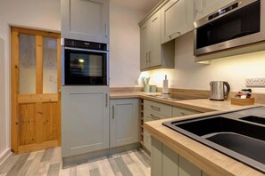 Réfrigérateur, micro-ondes, four, lave-vaisselle