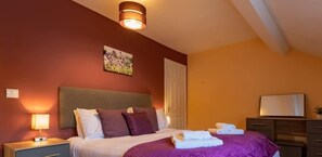 2 chambres, fer et planche à repasser, Wi-Fi, draps fournis