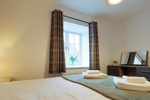 1 bedroom, iron/ironing board, WiFi, bed sheets - Heather Cottage - a beautiful cosy cottage (Snainton)
