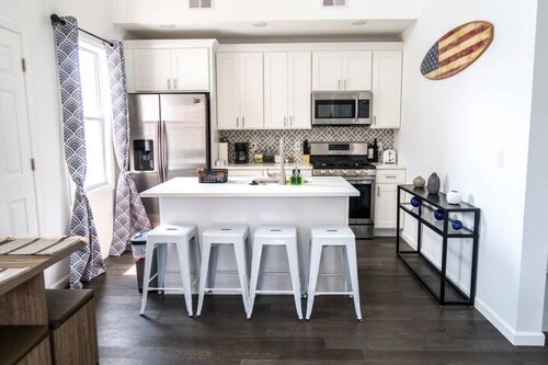 Beach 2 blocks with parking and Patio