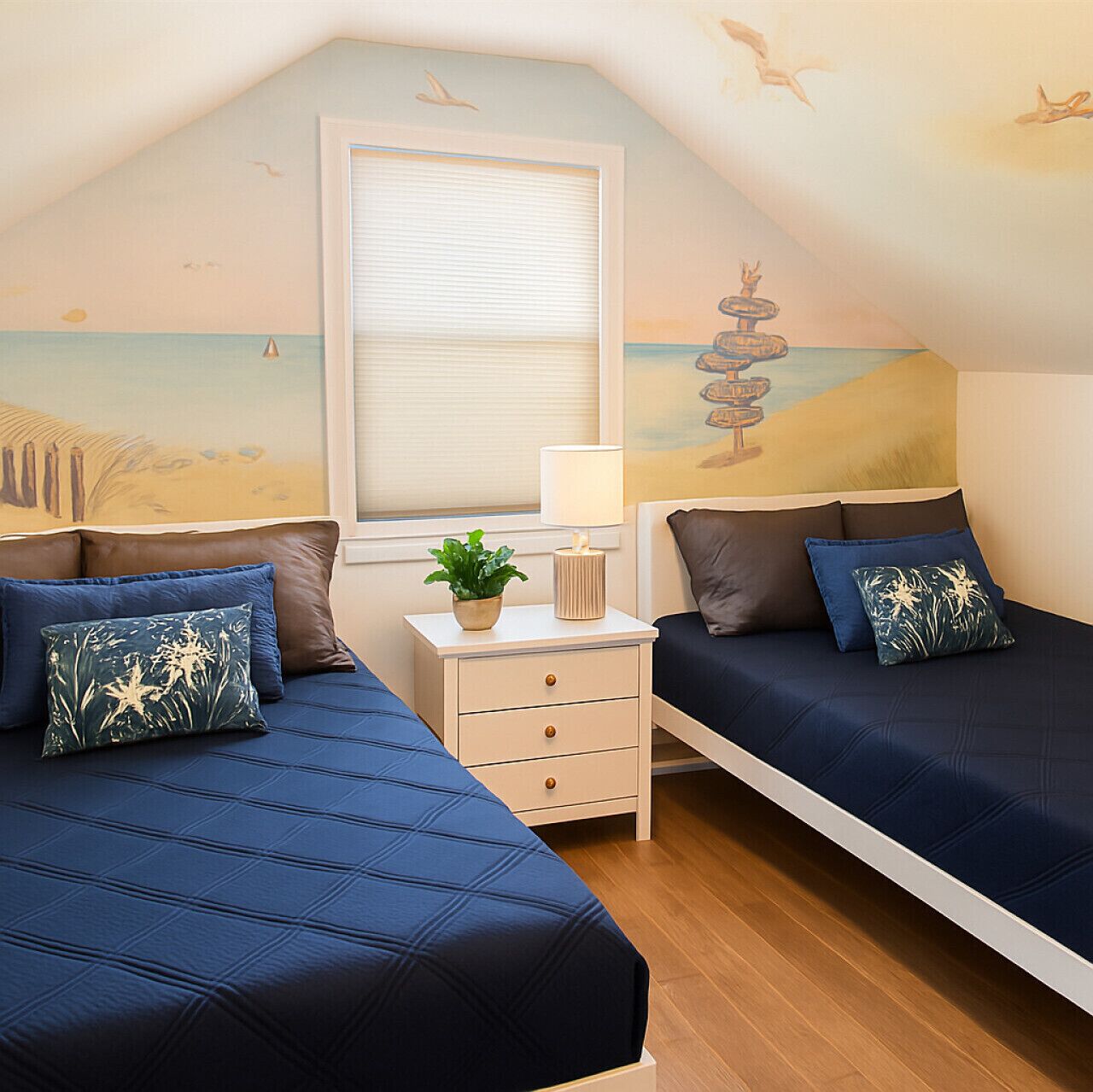 3 bedrooms, desk, iron/ironing board, travel crib