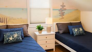 3 bedrooms, desk, iron/ironing board, travel crib