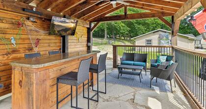 Less than 3 miles to Dollywood swimming pool hot tub tiki bar game room and more