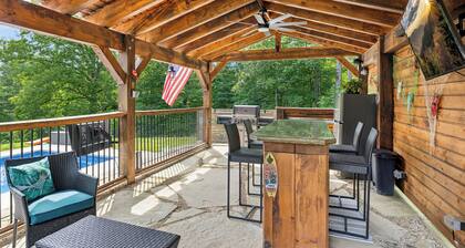 Perfect Location, Pool, Hot Tub, Game Room, Gas Grill, Tiki Bar and so much more